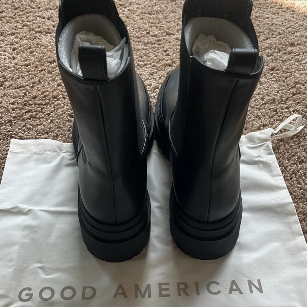 NWT Good American Chelsea Boot Size 10